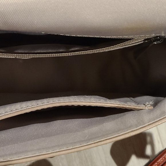 Danier genuine leather taupe crossbody bag - Picture 4 of 7